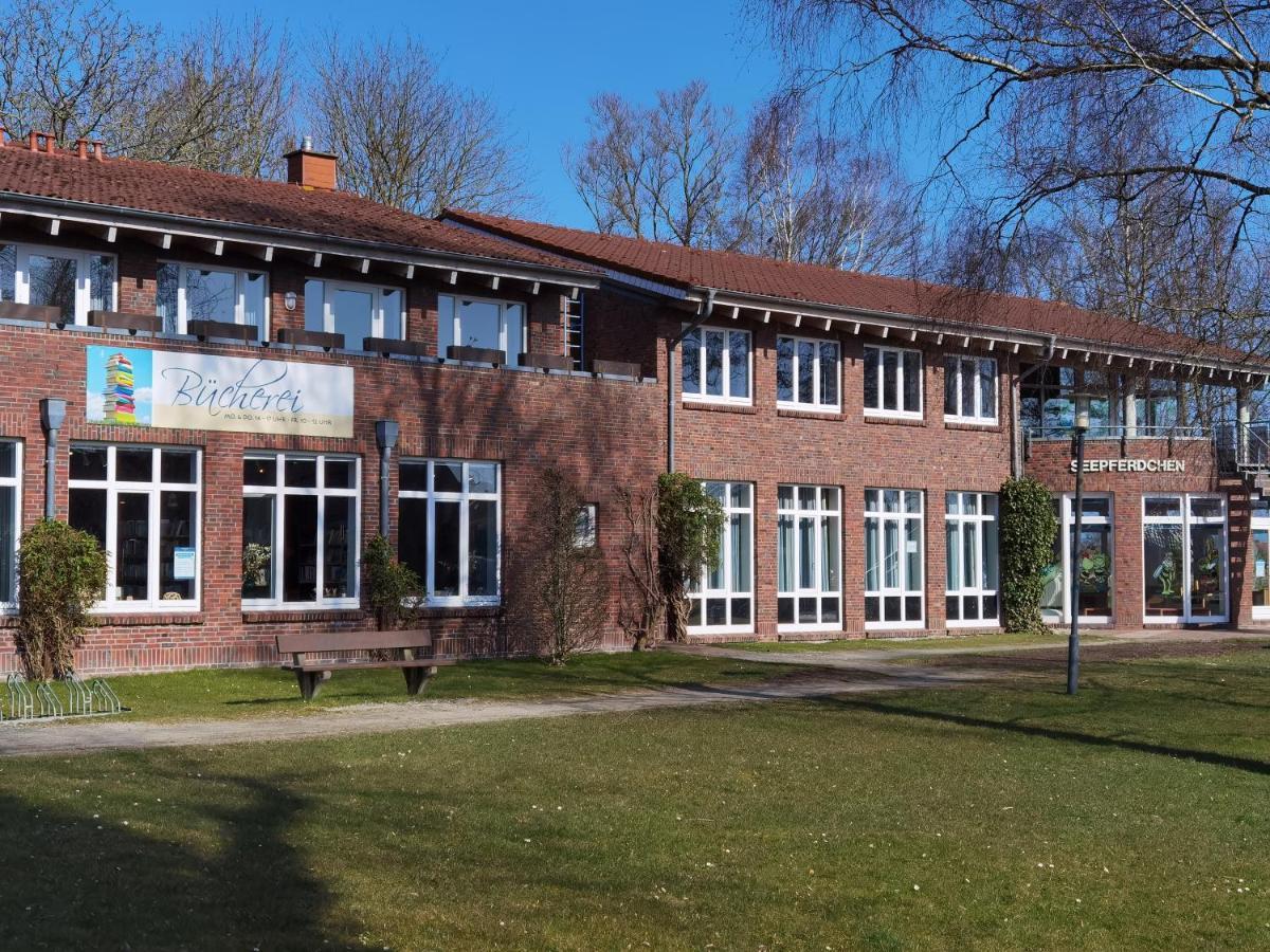 Schaake Hooksiel - Charmante Reetdachwohnung & Kostenfreier Parkplatz Kültér fotó